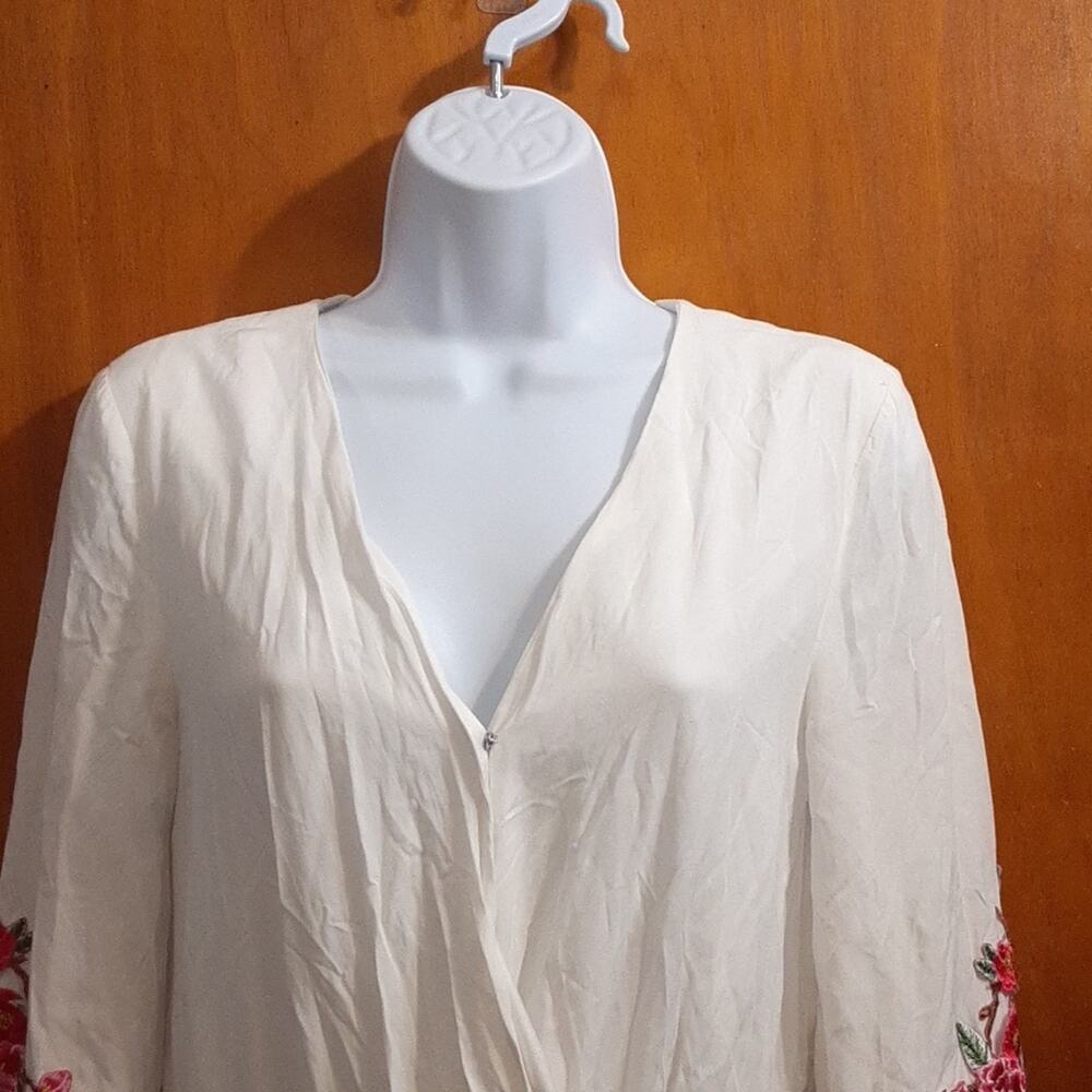 Love Riche Women's Long Sleeve White Embroidered Sleeve Body Suit Size Small - Picture 2 of 11